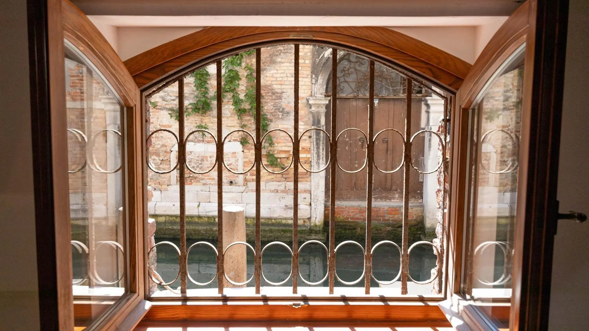 Apartment Ferienwohnung Canal House Venedig Italien